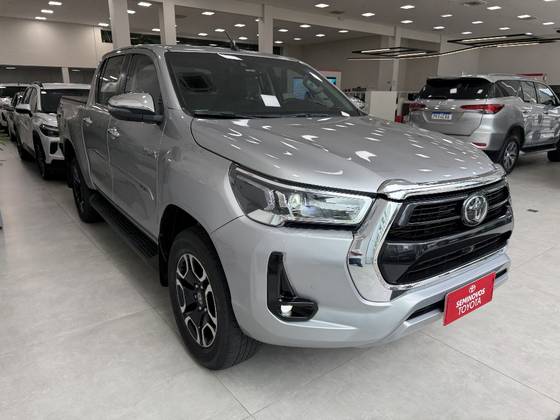 TOYOTA HILUX 2.8 D-4D TURBO DIESEL CD SRX 4X4 AUTOMÁTICO TOYOTA HILUX 2.8 D-4D TURBO DIESEL CD SRX 4X4 AUTOMÁTICO